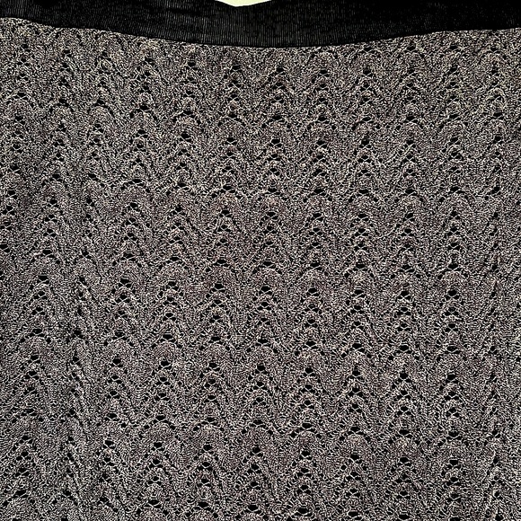 Ann Taylor Grey Crochet Pencil Skirt - Size 10 - Picture 3 of 9